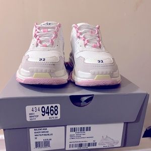 Balenciaga, triple S kids size 32 sneakers